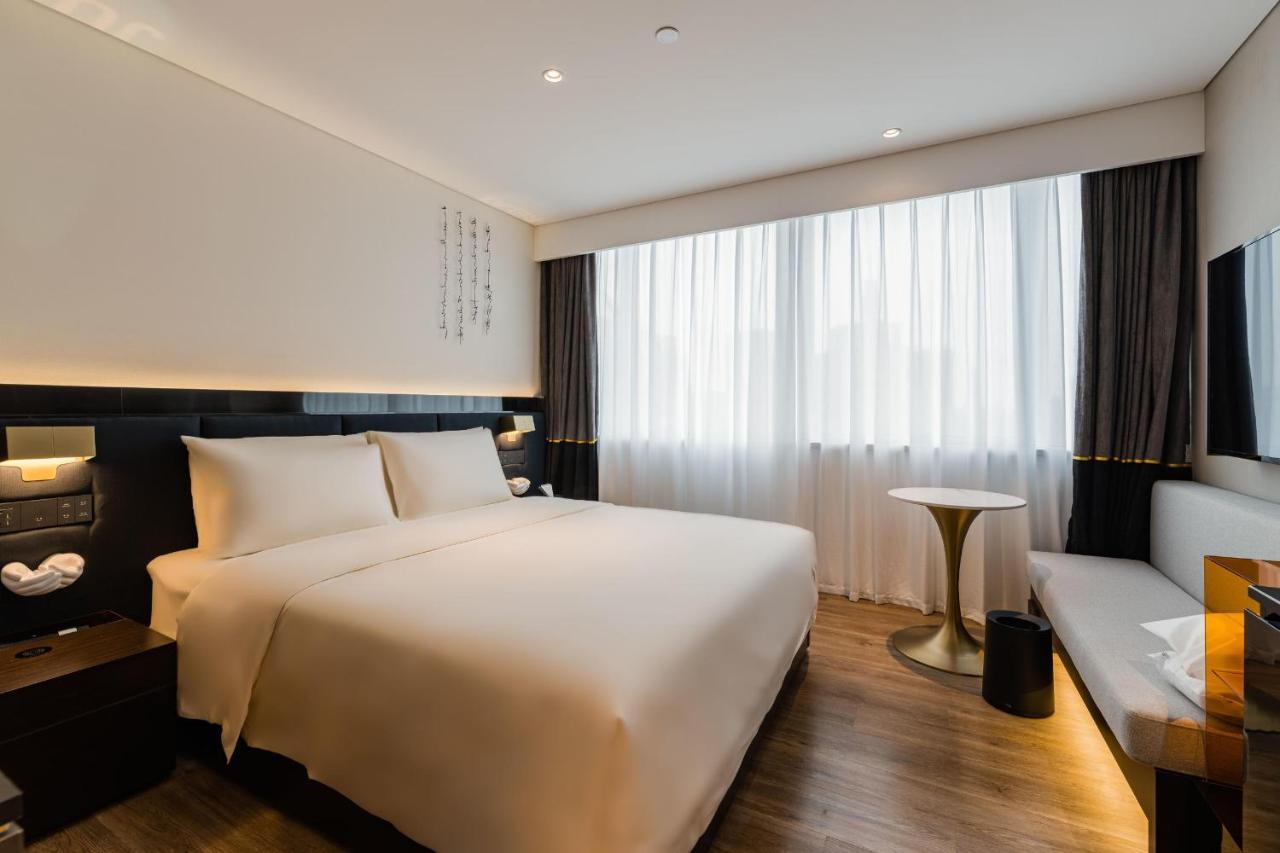 Atour S Hongqiao Center Aegean Hotel