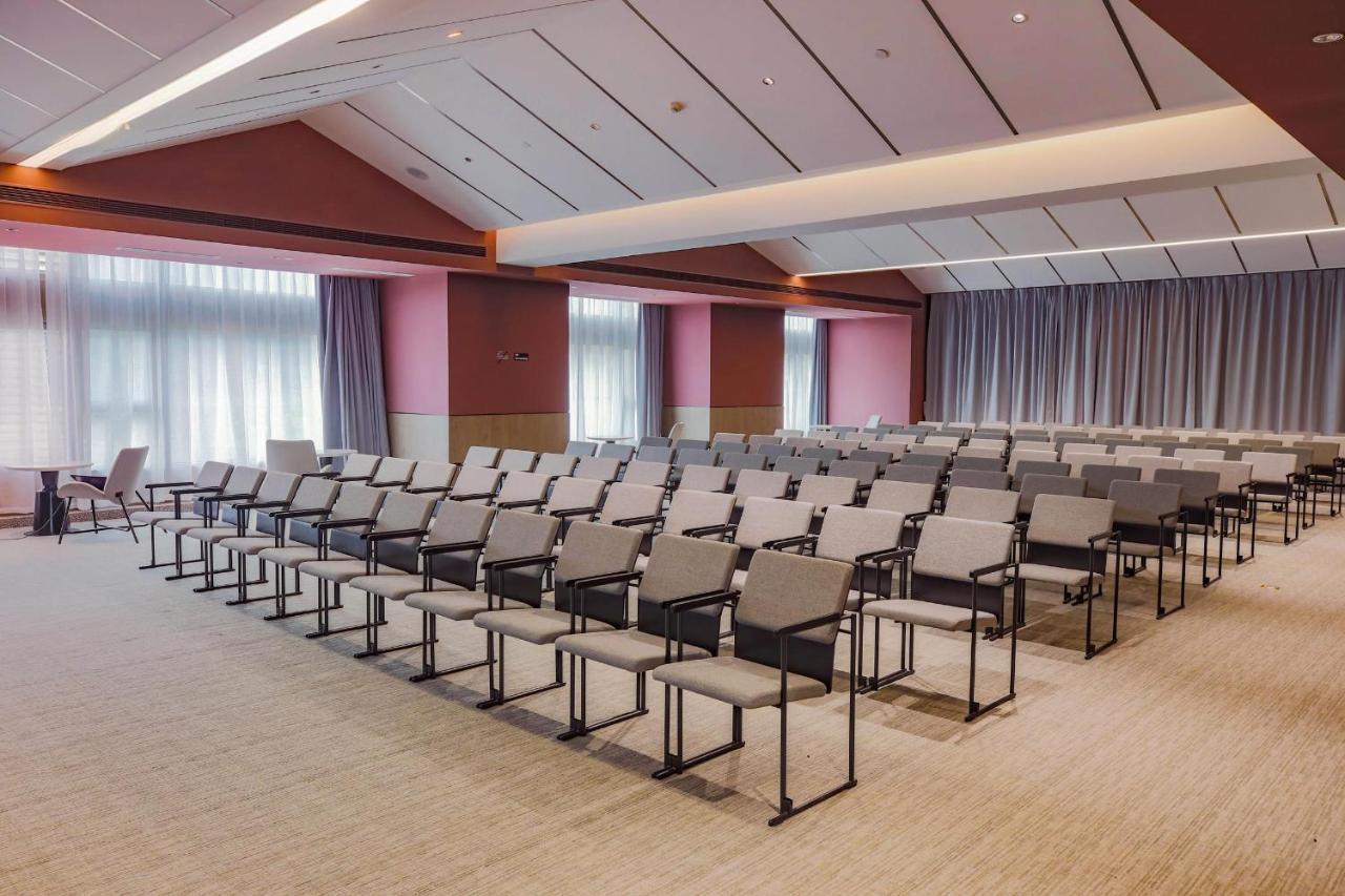 Atour S Hongqiao Center Aegean Hotel