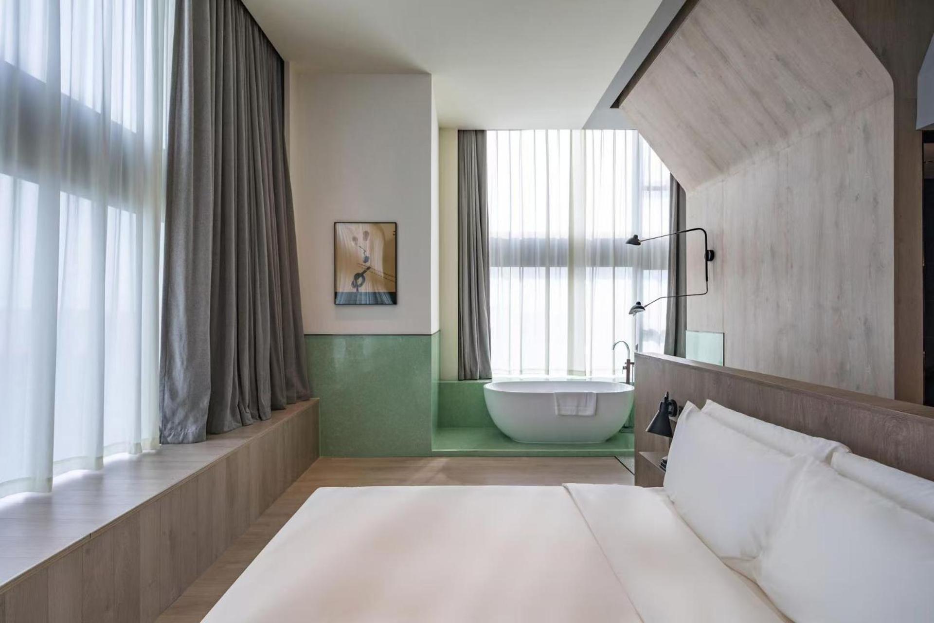 Atour S Hongqiao Center Aegean Hotel 5*